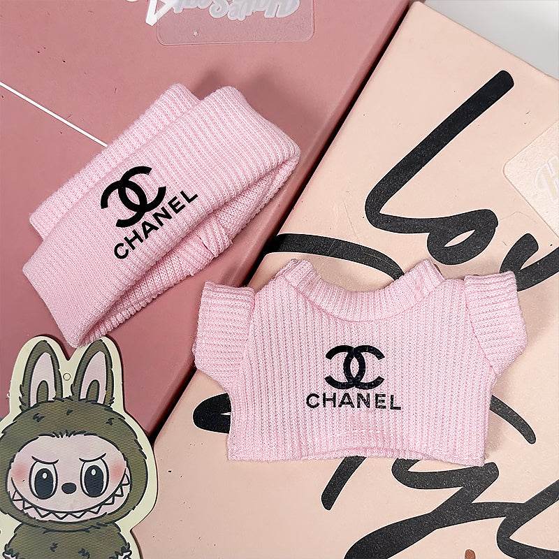 Labubu Outfit – “Chanel Rose Monogram Knit Set” (Fits 17cm Labubu Macron / Have a Seat / Big into Energy)